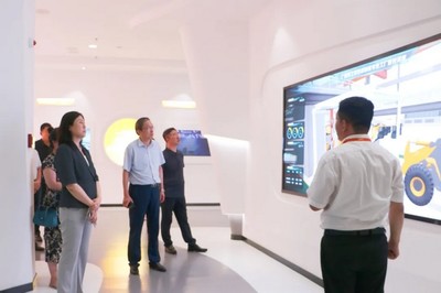 山东省商务厅副厅长王红一行莅临捷瑞数字开展调研工作